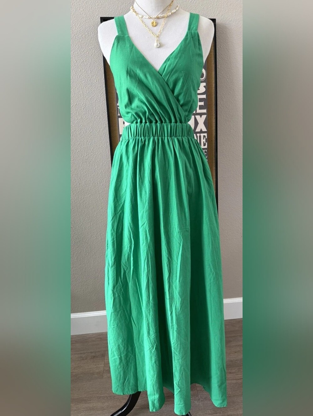 Green Sleeveless V-Neck Maxi Dress